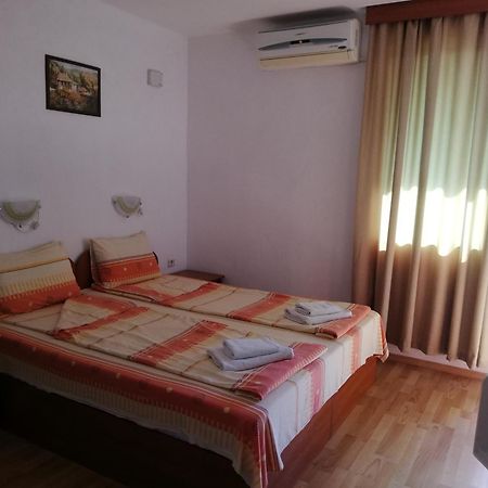 Hotel Strinava Primorsko Extérieur photo