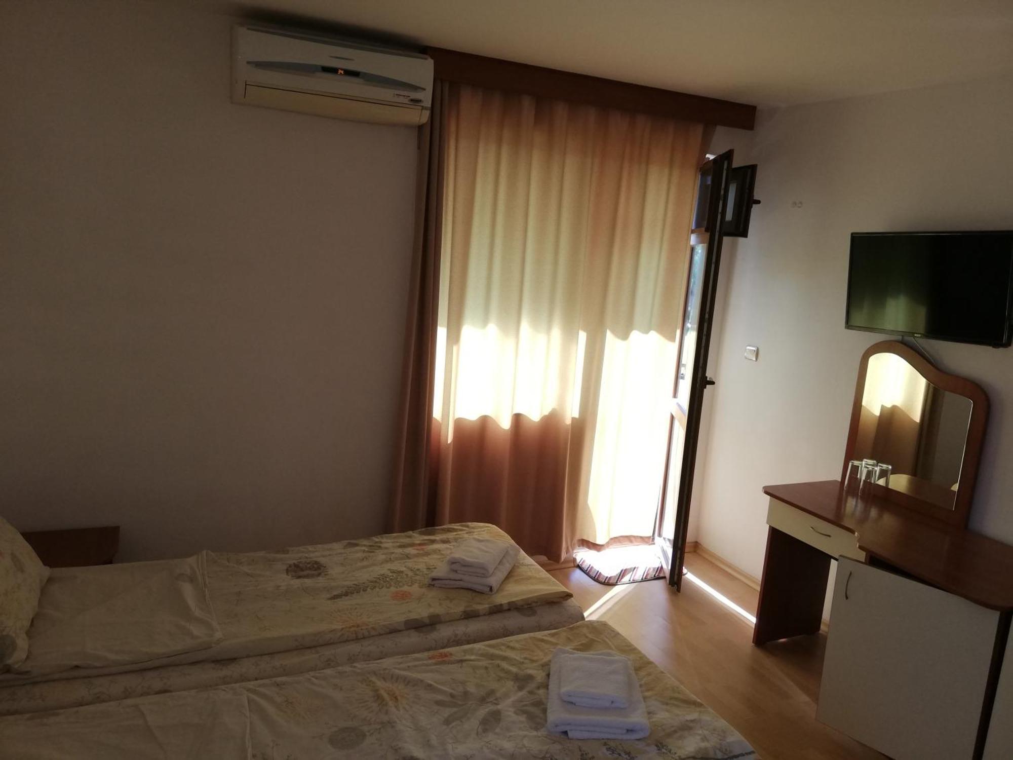 Hotel Strinava Primorsko Extérieur photo