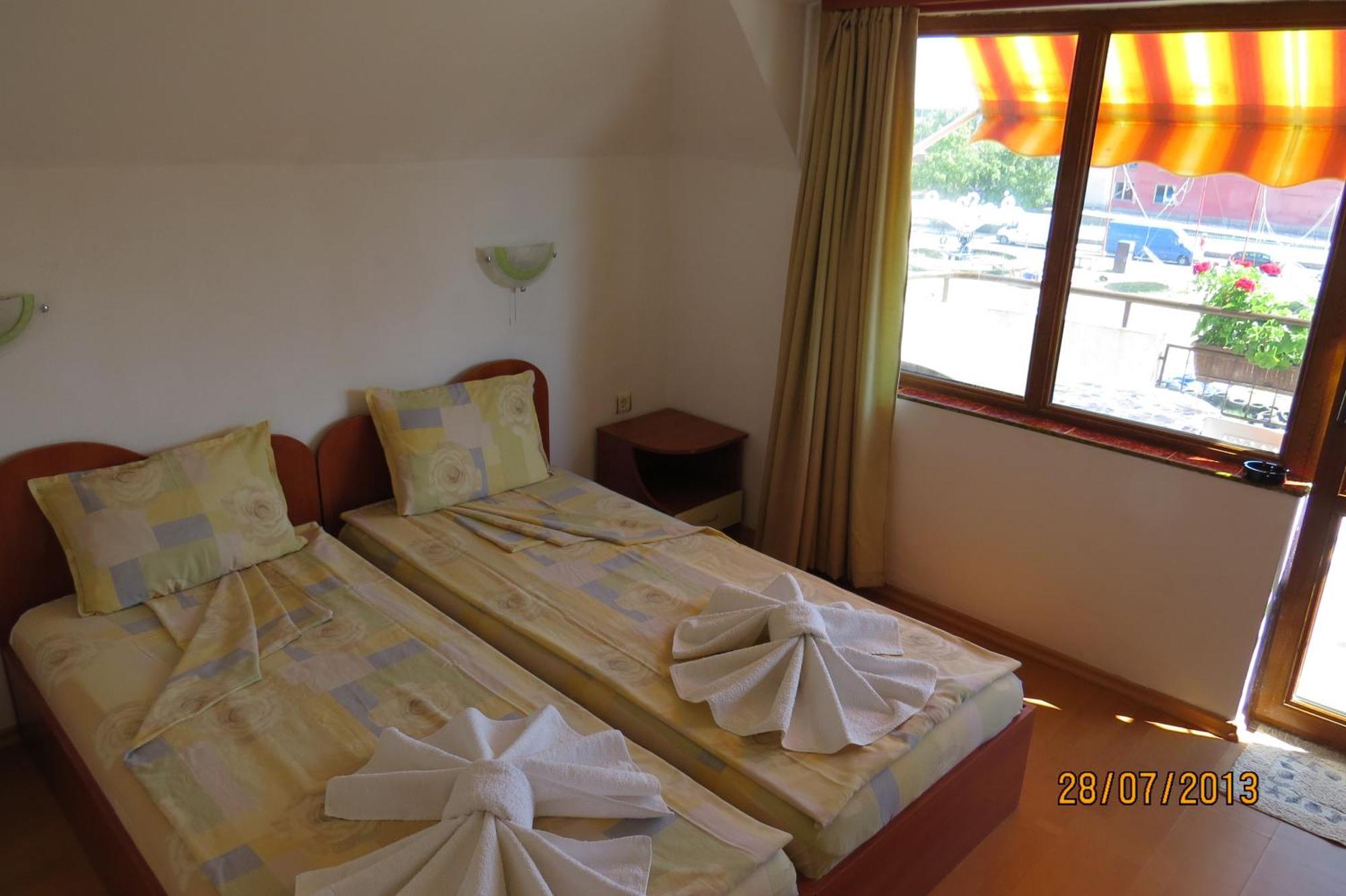 Hotel Strinava Primorsko Extérieur photo