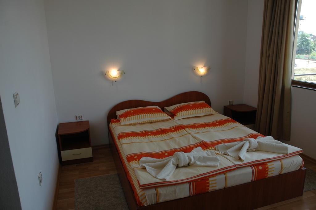 Hotel Strinava Primorsko Extérieur photo